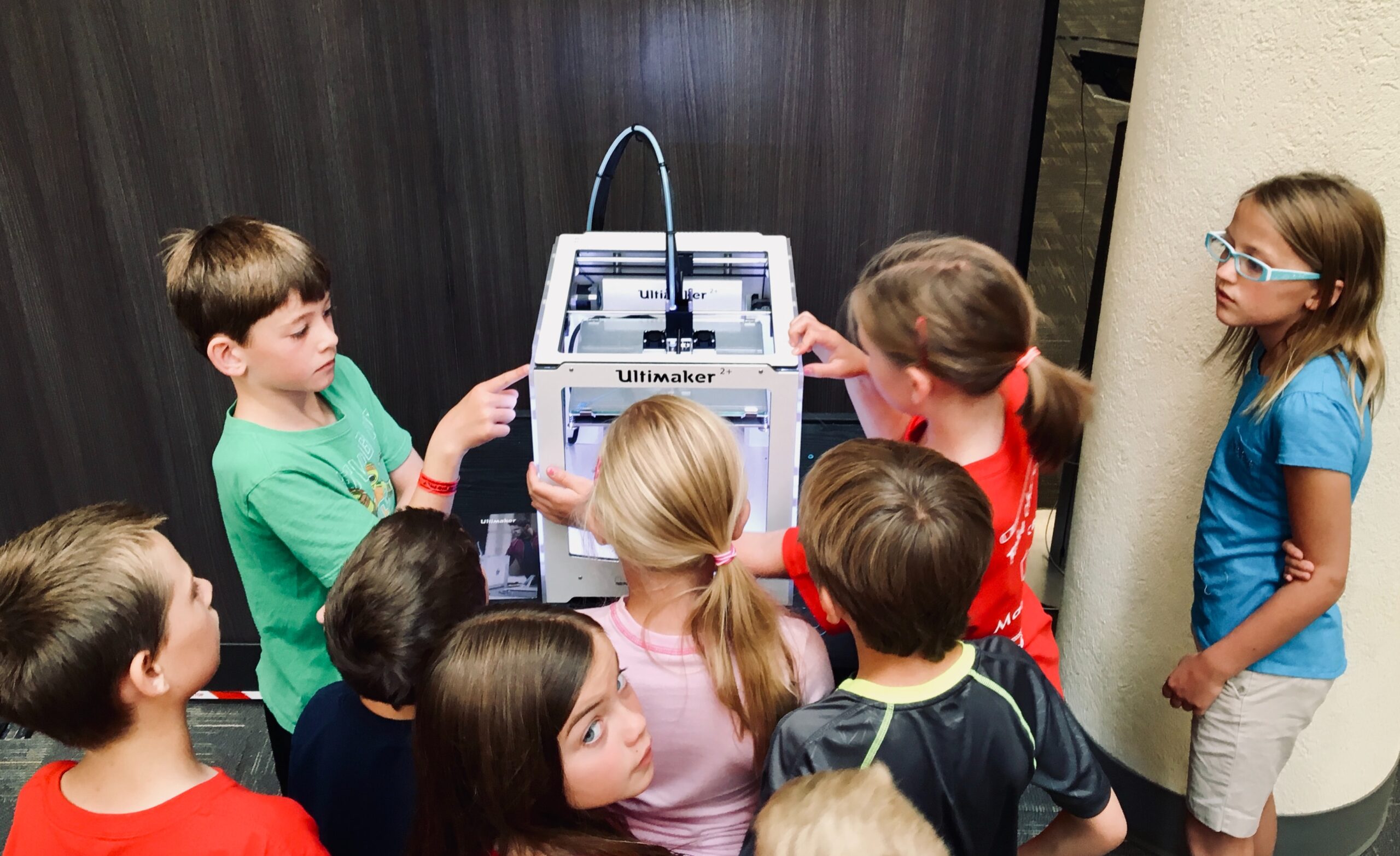 Niños con impresora 3D